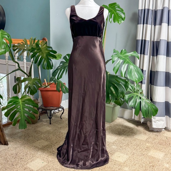 Vintage 90’s Brown Sleeveless Gown - Picture 9 of 9